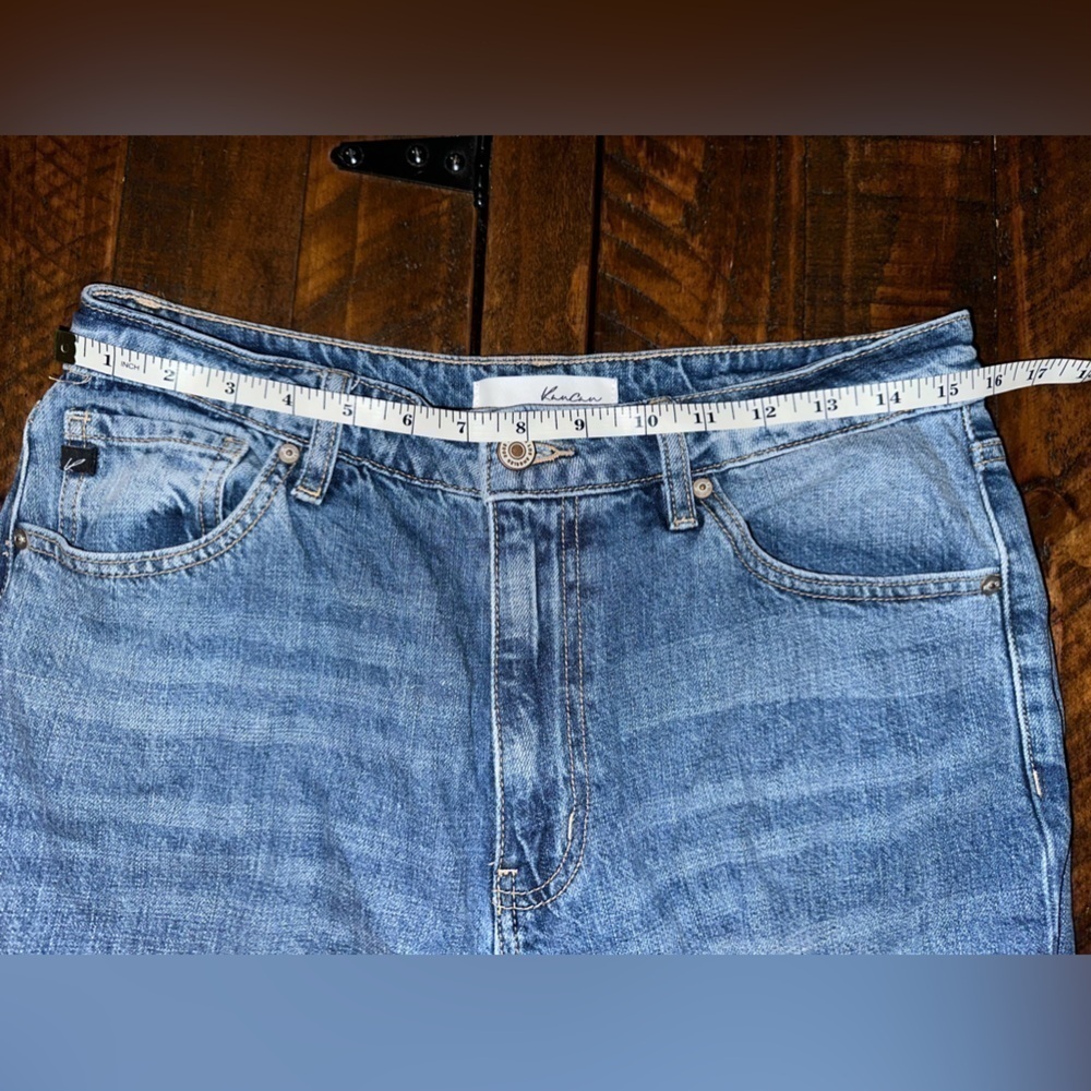 UEC KanCan Sz. 9/28
Kancan Women's Ultra High Rise Distressed Mom Jeans - Picture 12 of 14
